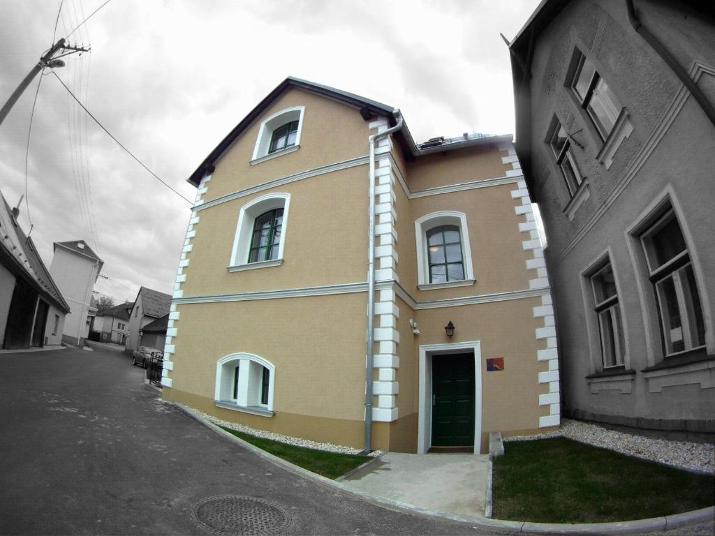 Old House Bed and Breakfast Hradec nad Moravicí Exterior foto